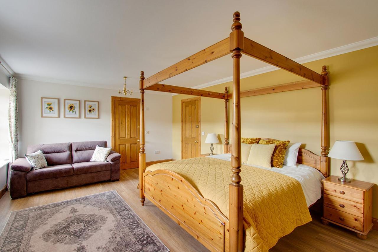 Home Farm B&B - Sunflower Room ฟอร์ฟาร์ ภายนอก รูปภาพ