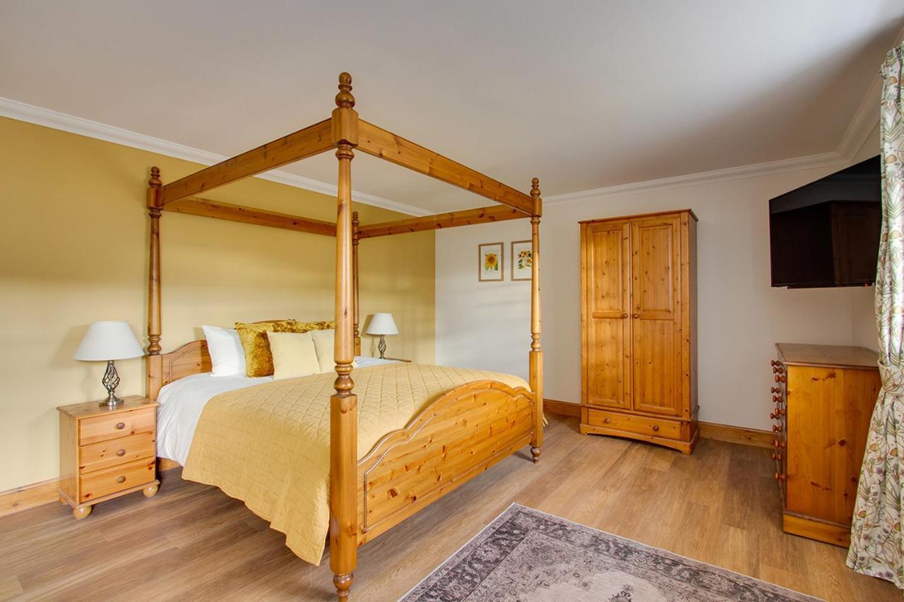 Home Farm B&B - Sunflower Room ฟอร์ฟาร์ ภายนอก รูปภาพ